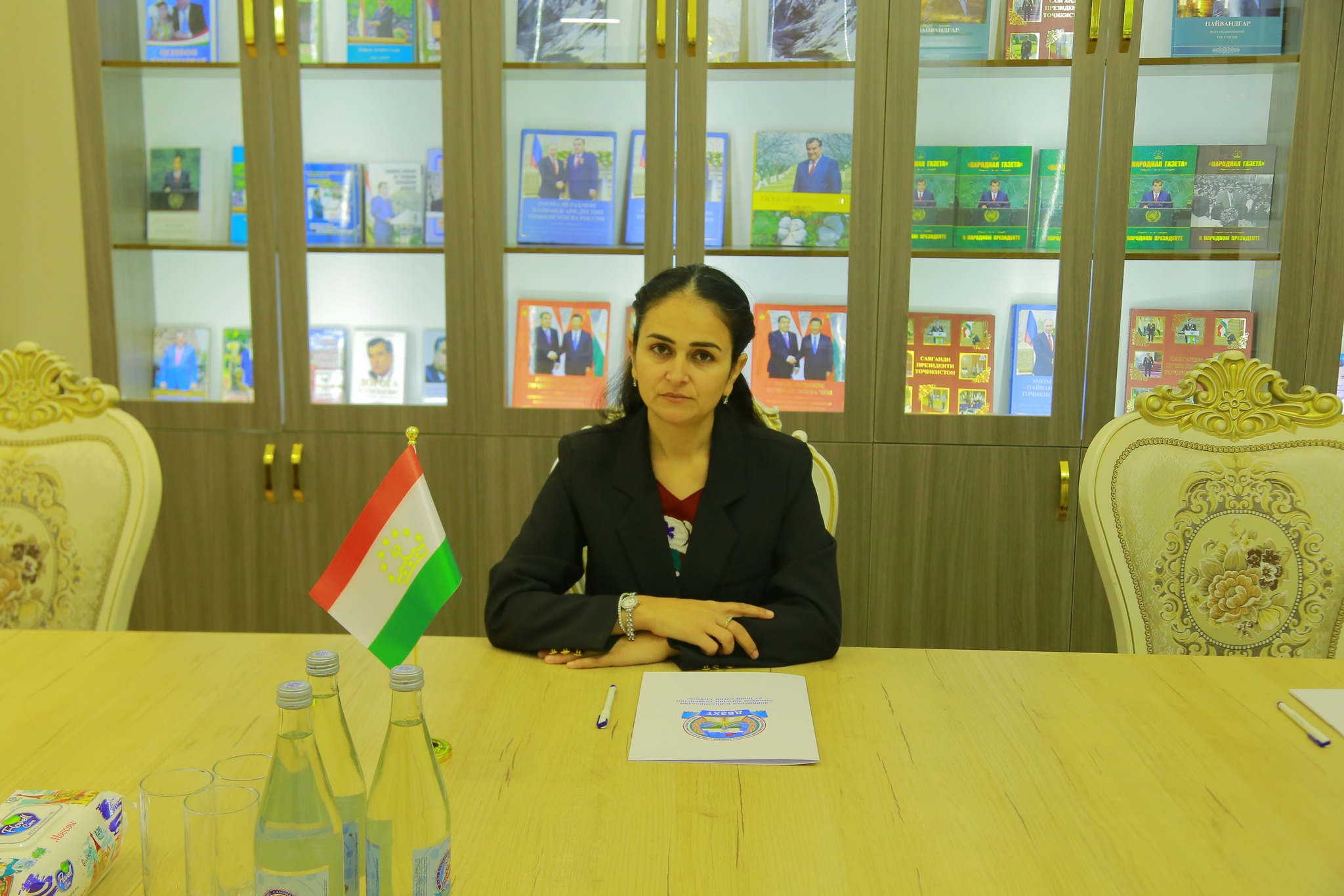 ЗАНОНРО ГАР ЗИ ДОНИШ ЗЕВАРЕ ҲАСТ…