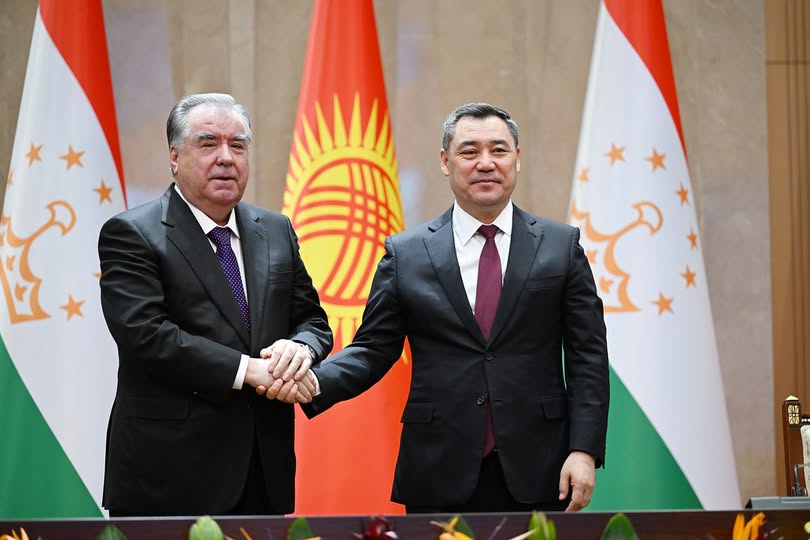 Дӯст ояд гарм дар оғӯш гир…