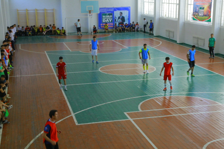 РОҲАНДОЗИИ БОЗИИ ФУТБОЛИ ХУРД БАЙНИ ДОНИШҶӮЁН БА ПЕШВОЗИ РӮЗИ ҶАҲОНИИ ФУТБОЛ