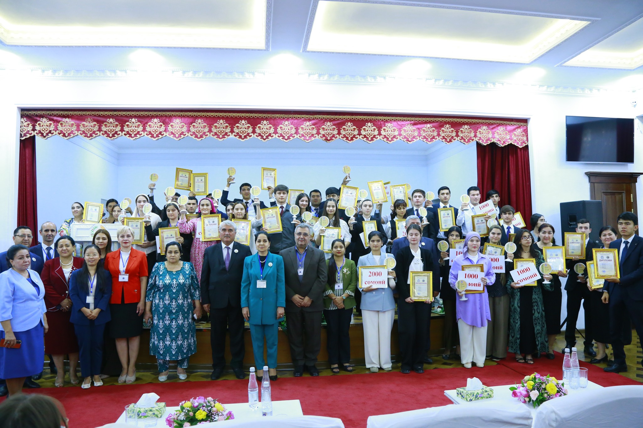 МАРОСИМИ ҶОИЗАСУПОРИИ ОЗМУНИ ҶУМҲУРИЯВИИ “ЗАБОН ДОНӢ – ҶАҲОН ДОНӢ” ДАР ДОНИШГОҲ