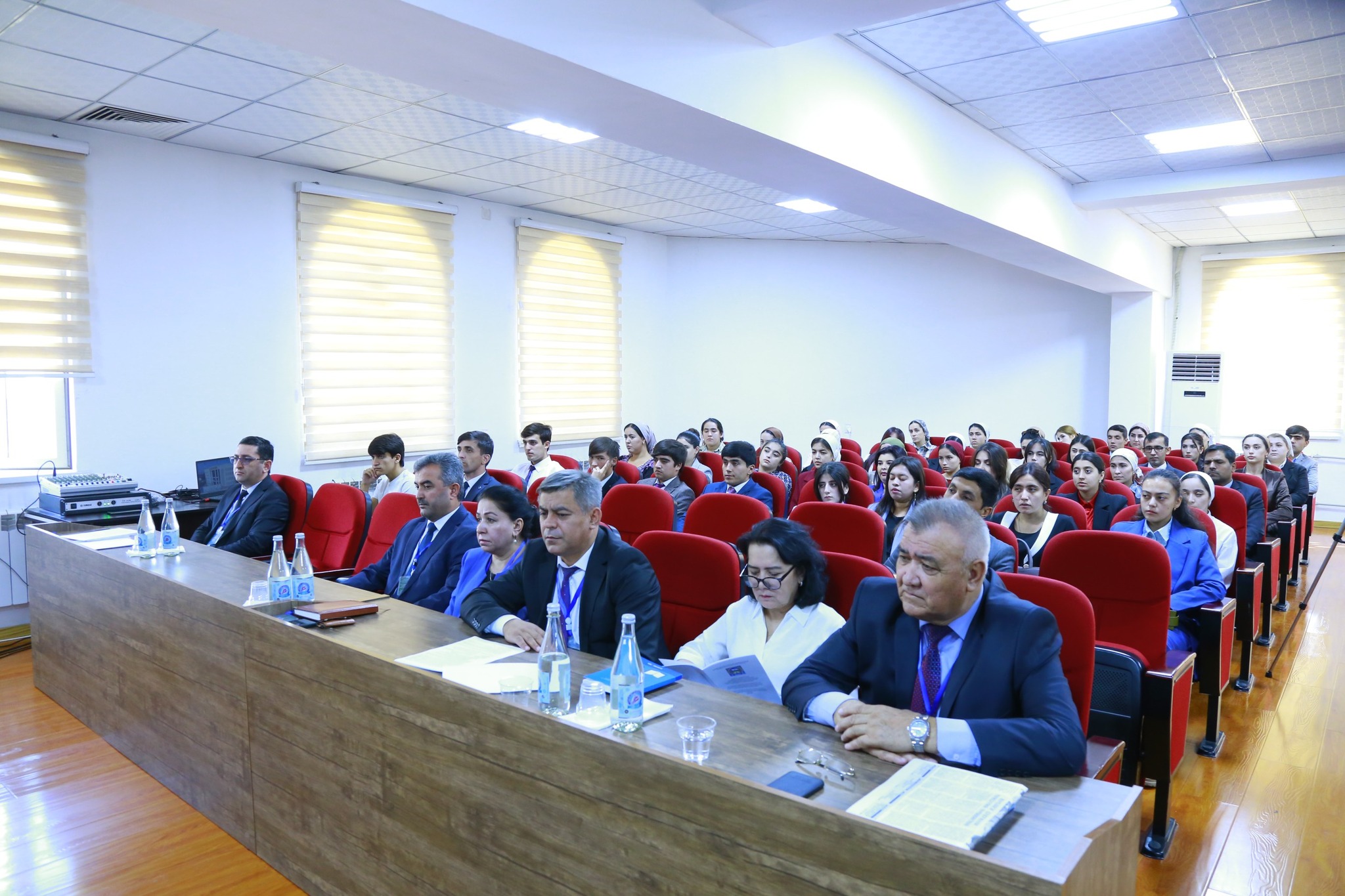 КОНФРЕНСИЯИ БАЙНАЛМИЛАЛӢ ДАР БОРАИ САЛОҲИЯТҲОИ РАҚАМИИ ОМӮЗГОРОН