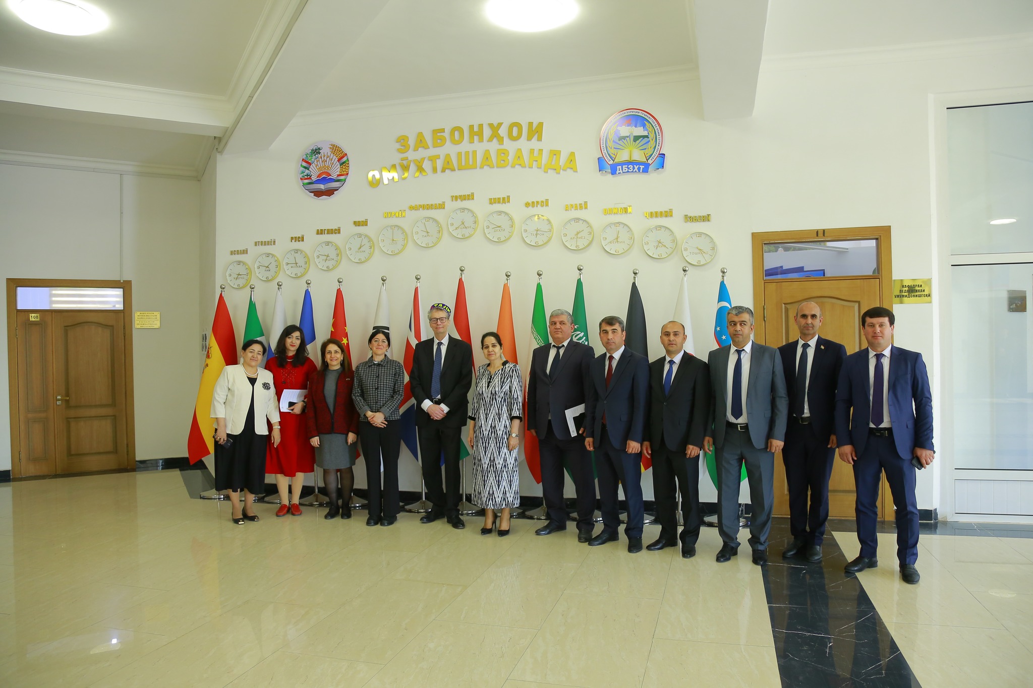 ТАШРИФИ НАМОЯНДАГОНИ ДОНИШГОҲИ ОКСФОРДИ БРИТАНИЯИ КАБИР БА ДОНИШГОҲ