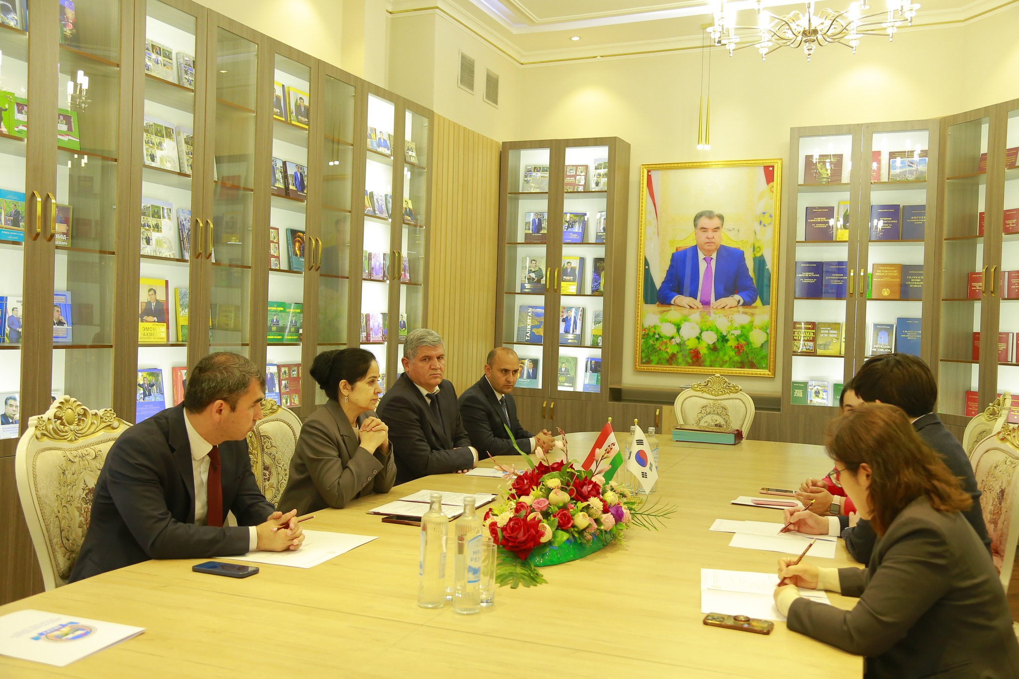 БО ДОНИШГОҲИ ДЕКЁНИ ҶУМҲУРИИ КУРИЁИ ҶАНУБӢ СОЗИШНОМАИ ҲАМКОРӢ БА ИМЗО РАСИД