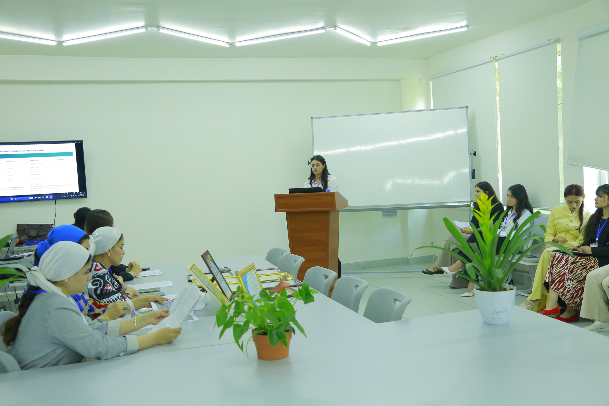 БАРРАСИИ МАВЗУҲОИ МУҲИМ ДАР ИДОМАИ ҲАМОИШҲОИ ИЛМӢ